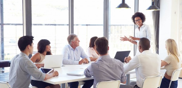 CILT corporate membership - people around a table discussing